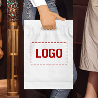 Sac de shopping en plastique à rabat personnalisé, logo personnalisé imprimé, sac d'emballage pour vêtements de boutique, poignée en plastique, sacs découpés à la forme