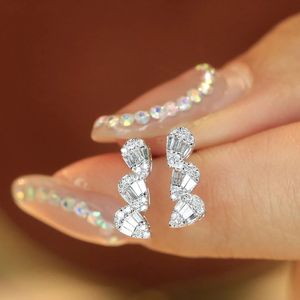 Pendientes de Oro Xinfly Luxulry Au750 con Diamante Natural de 0.3CT, Estilo Línea de Tres Gotas de Agua, Completamente Adornados con Diamantes - Product Image 3