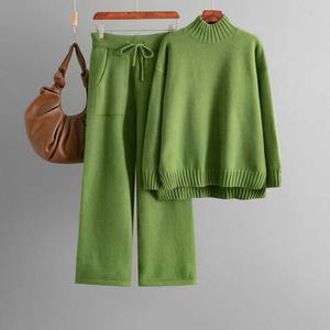 Новый зимний женский вязаный комплект из 2 предметов: теплый, стильный свитер с полувысоким воротником и длинными рукавами, свободного кроя - Product Image 3