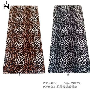 Sciarpa Lunga in Broccato con Stampa Leopardata 90x180cm, Accessorio di Moda per Donne - Product Image 2