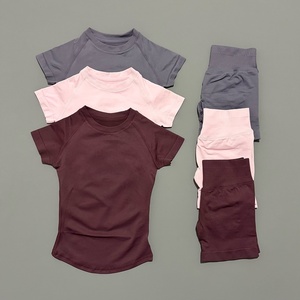 Set da Palestra 2 Pezzi per <span class=keywords><strong>Donna</strong></span>, Top a Maniche Corte Senza Cuciture in Maglia e Pantaloncini Sportivi per Yoga, Fitness e Corsa - Product Image 3