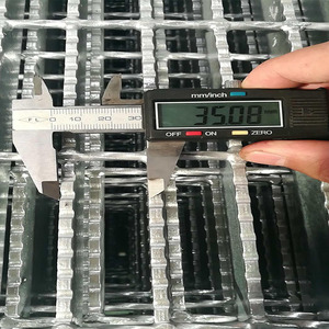 Grille d'allée en acier galvanisé à chaud de haute qualité personnalisée Grille en acier dentelé pour barre de roulement en métal robuste - Product Image 3