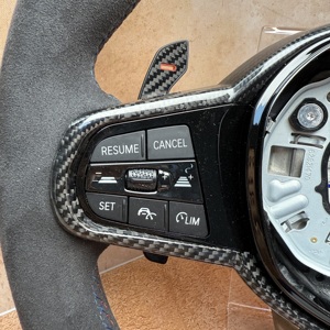 Volant entièrement en alcantara avec bande tricolore pour G20 G22 G30 G31 M2 G87 M3 G80 M4 G82 G42 M5 F90 F80 F82 F95 X3M - Product Image 5