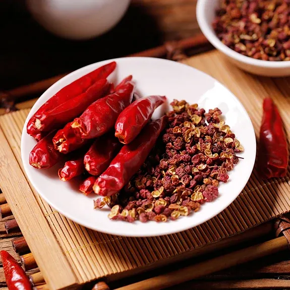 natural, green and pollution-free chili pepper,red chili,chili powder ,circle,section ,slice