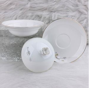 Pot à ragoût individuel en porcelaine fine, motif floral, bordure dorée fine avec couvercle et soucoupe pour la vente en gros de vaisselle hôtelière - Product Image 3