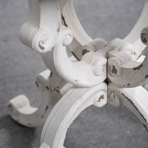 Table basse de salle à manger rustique de style ferme, ronde, en bois sculpté, blanchi à la chaux, avec 4 pieds croisés - Product Image 5