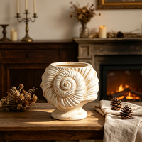 Pot de fleurs sur piédestal en résine, fait main et peint à la main, effet vieilli, sculpture de coquillage antique en spirale, décoration d'intérieur