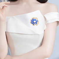 Accessoires élégants, broche florale en perles plaquées or, broche en émail bleu et blanc pour femmes, broche fleur de pivoine