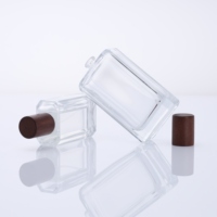 Bouteilles de parfum carrées classiques de liquidation avec le chapeau en bois 25ml 50ml 100ml