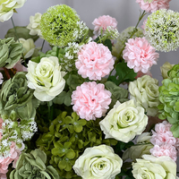 Arche de fleurs artificielles fraîches vertes et roses et d'hortensias pour la décoration de fond d'anniversaire et de mariage
