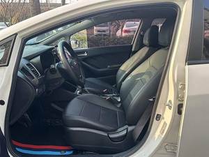 Kia K320 2016 1.6 Automático GL con Personalización Interior, Bajo Consumo de Combustible, Amplio Espacio Trasero, <span class=keywords><strong>Precio</strong></span> Económico de Auto de Segunda Mano - Product Image 4