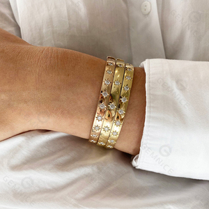 กำไลข้อมือทองเหลืองสีรุ้งงานครบรอบประดับเพชรมรกตและไพลิน - Product Image 2