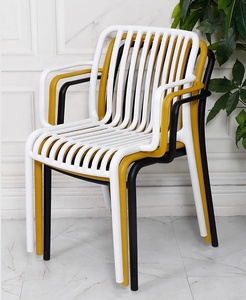 Innovation moderne nordique épaissie empilable extérieur intérieur jardin café restaurant PP chaise de salle à manger en plastique avec accoudoir - Product Image 2