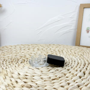 โถแก้วมันวาวสีขาวสำหรับเด็กเหยือกบรรจุดอกไม้พร้อมฝาปิดสีขาว - Product Image 1