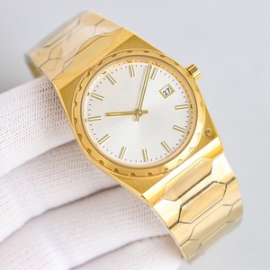 Une montre mécanique pour homme de couleur or, un excellent rapport qualité-prix. - Product Image 1