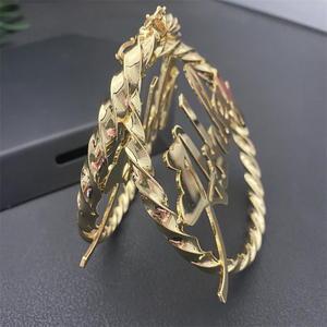 Gold Twisted Creolen Personal isiert Anpassen Name Ohrringe Twisted Style Creolen Ohrringe Mode Schmuck Anpassung - Product Image 2