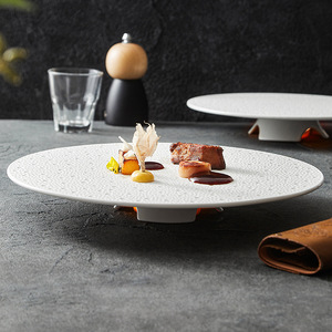 Assiette en céramique haut de gamme pour la restauration, 2 tailles, finition mate texturée, plat de service chauffant en porcelaine fait main pour le service alimentaire commercial - Product Image 1