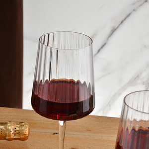Copa de vino acanalada con diseño único, COPA DE AGUA Y vino elegante, copa de cristal transparente, copa de vino y agua con un diseño único - Product Image 4