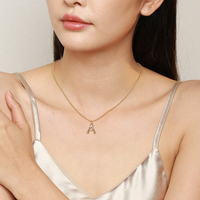Collier avec pendentif en chaîne à maillons en laiton plaqué or avec 26 breloques lettres A B C D E F G H I J K L M N O P Q R S T U V W X Y Z