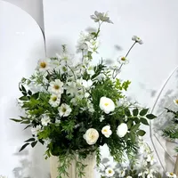Boule de fleurs artificielles en soie blanche personnalisable, plante verte, décoration de mariage pour allée et centre de table