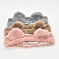 Nouveau Bandeau d'hiver en fourrure mignon et chaud pour fille avec autocollant, idéal comme bandeau pour soins du visage, doux et absorbant, commande en gros, en promotion