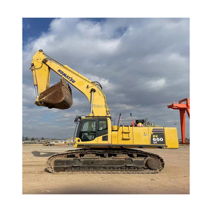Excavadora de cadenas Komatsu PC650-8 usada, 65 toneladas, modelo 2023, capacidad de cazo de 2.3m, motor original, pocas horas de uso, buen estado. - Product Image 1