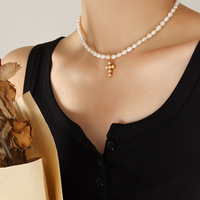 N0357 Collier de pendentifs en plaqué or 18 carats avec croix imitation perle Bijoux de perles en acier inoxydable pour femmes