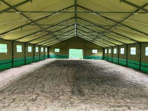 เต็นท์ผ้าใบขนาดใหญ่ 100 คน ขนาด 10x20 เมตร โครงเหล็ก ใช้ได้ทุกฤดู พร้อมผ้าคลุมกันฝน PVC และห้องนอนหนึ่งห้อง สำหรับตั้งแคมป์ - Product Image 2