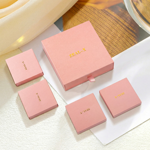 Caja de Regalo de Joyería de Cartón Reciclado al por Mayor con Asa de <span class=keywords><strong>Cinta</strong></span>, Forma Personalizable y Forro de Esponja - Product Image 4