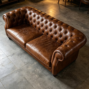 Canapé Chesterfield vintage en cuir véritable huilé et ciré avec boucles, idéal pour salon, villa, club de whisky, canapé américain modulable pour hôtel et café - Product Image 4
