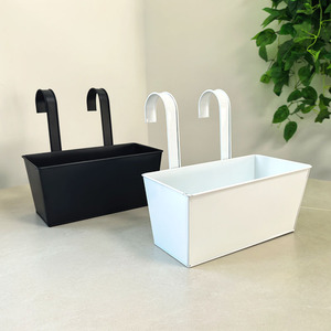 Fioriera Rettangolare Sospesa <span class=keywords><strong>in</strong></span> <span class=keywords><strong>Ferro</strong></span> con Doppio Gancio per Balcone Esterno, Ideale per Piante Grasse - Per Rivenditori e Grossisti - Product Image 1