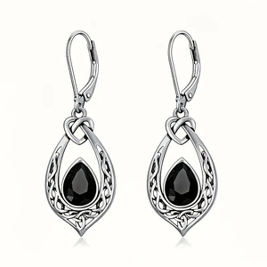 Orecchini Pendenti a Cuore con Foglia Traforata e Pietra Nera per Donne, Gioielli Gotici di Tendenza - Product Image 1