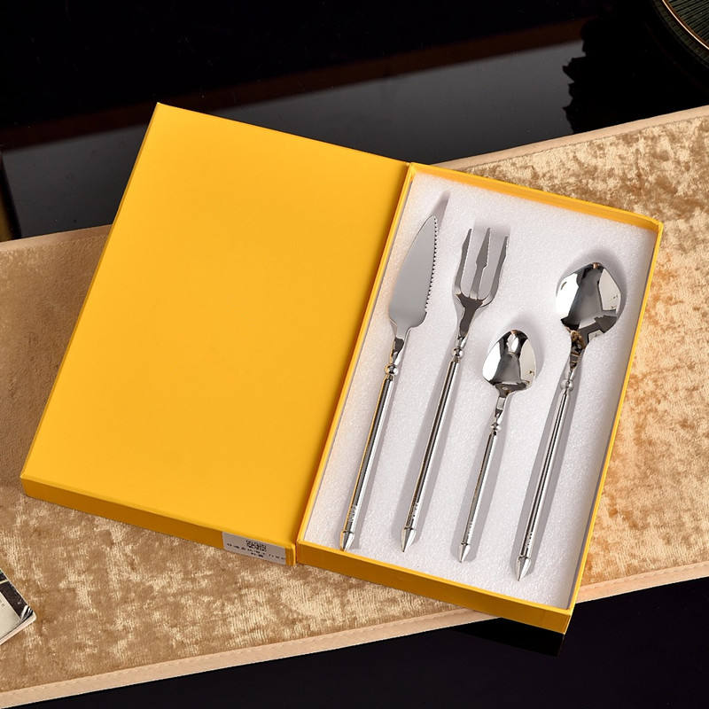 ชุดเครื่องเงิน 4 ชิ้น