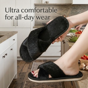 Pantofole da <span class=keywords><strong>donna</strong></span> per interni con suola in PVC antiscivolo, comode e soffici con cinturino incrociato e punta aperta, pantofole morbide in finta pelliccia per interni ed esterni - Product Image 4