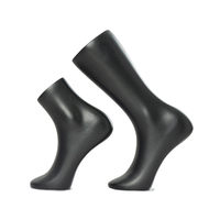 Mannequin femme autoportant pour présentation de chaussettes et de chaussures