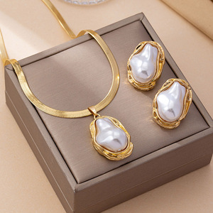 Women Baroque <b>Pearl</b> Jewelry Set Gold Herringbone Snake Chain Pendant <b>Necklace</b> Irregular <b>Pearl</b> Stud <b>Earrings</b> for Daily Party - Product Image 2