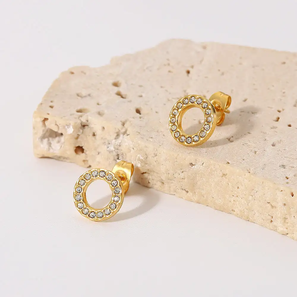 Orecchini pendenti in oro placcato oro 18k in acciaio inossidabile con ciondolo a cerchio bianco con zirconi
