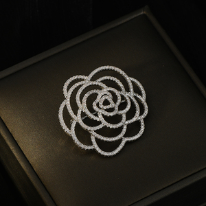 XZ60221 petit <span class=keywords><strong>parfum</strong></span> broche haute qualité femme camélia corsage <span class=keywords><strong>2023</strong></span> nouvelle mode luxe broche accessoires délicat anti-dérapant - Product Image 3