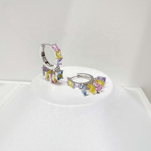 Precio de fábrica, pendientes de plata de ley 925 con piedra arcoíris grande, pendientes colgantes únicos de moda, pendientes de circonia coloridos de verano. - Product Image 1