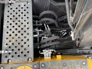 Excavadora Volvo EC140 mediana usada sueca genuina 300 horas maquinaria de construcción movimiento de tierras rodamiento de bomba de motor 2023 modelo 15 - Product Image 5