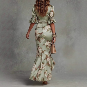 <span class=keywords><strong>Abito</strong></span> Midi Floreale Vintage Personalizzabile da Donna in Raso <span class=keywords><strong>con</strong></span> Scollo a V Profondo, Maniche a <span class=keywords><strong>Balze</strong></span>, Vestibilità Aderente e Orlo Asimmetrico <span class=keywords><strong>con</strong></span> Spacco e <span class=keywords><strong>Balze</strong></span> - Product Image 2
