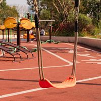 Siège de balançoire en plastique antidérapant avec corde réglable et mousquetons robustes – Accessoires pour balançoire de terrain de jeu pour enfants et adultes