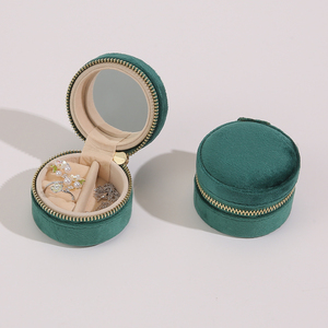 ELE QUEEN Mini Boîte à Bijoux de Voyage en Velours avec Logo Personnalisé, Étui de Rangement à Fermeture Éclair 5*5*3CM pour Bagues, Boucles d'Oreilles, Colliers et Accessoires – Idéal Cadeau - Product Image 3