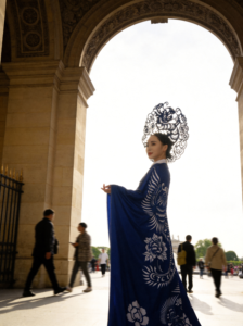 <span class=keywords><strong>Robe</strong></span> de scène <span class=keywords><strong>haute</strong></span> <span class=keywords><strong>couture</strong></span> Jianyunchang, motifs découpés au couteau du patrimoine culturel immatériel chinois, impression numérique indigo <span class=keywords><strong>haute</strong></span> résistance - Product Image 6