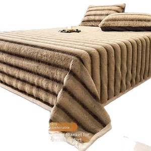 Novo Estilo Conjunto de Cama de Solteiro de Três Peças com Enchimento de Algodão e Pelúcia de Seda Gradiente, Espesso, Macio, Confortável, Respirável e Refrescante, Atacado - Product Image 5