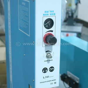 Machine de soudage plastique intelligente à ultrasons haute fréquence 40K pour cartes SD, clés USB et écouteurs – Soudure de précision - Product Image 4