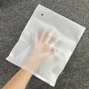 Borsa con cerniera nera biodegradabile smerigliata stampa reggiseno in plastica personalizzato imballaggio borsa con cerniera in PE per abbigliamento