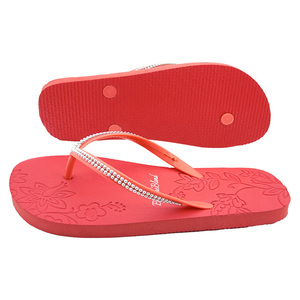 <span class=keywords><strong>Tongs</strong></span> rouges élégantes pour femmes Design chic et confortable avec sangles en strass et semelle en relief floral pour l'été - Product Image 3