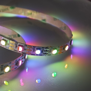 Bande <span class=keywords><strong>LED</strong></span> RVB adressable WS2812B 5V 60 <span class=keywords><strong>LED</strong></span>/m SMD5050 Couleurs Rêveuses IP65 Contrôle par Application pour Maison, Salle de Jeux, Scène, Bar CE RoHS - Product Image 1