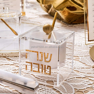 Vaso per il Miele Sospeso in Acrilico Trasparente Personalizzato con Scritte a Specchio per Rosh Hashanah - Product Image 2